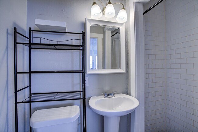 Building Photo - Turn of the Century Bungalow 1 bed, Downto...