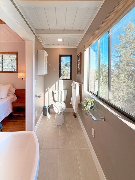 Building Photo - 1560 Ronne Dr