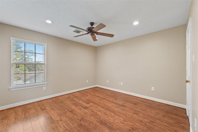 Building Photo - 511 Turner Dr