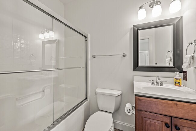 Building Photo - 405 Pondview Ct