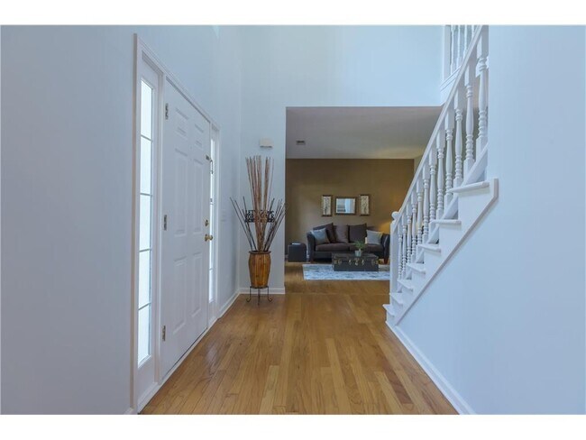 Building Photo - 2807 Forest Wood Dr