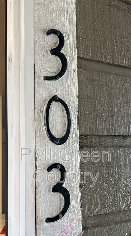 Building Photo - 1802 E 66th Pl
