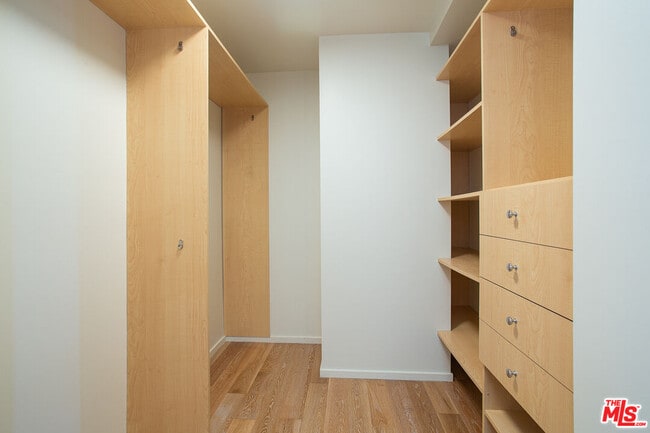 Building Photo - 8639 Whitworth Dr