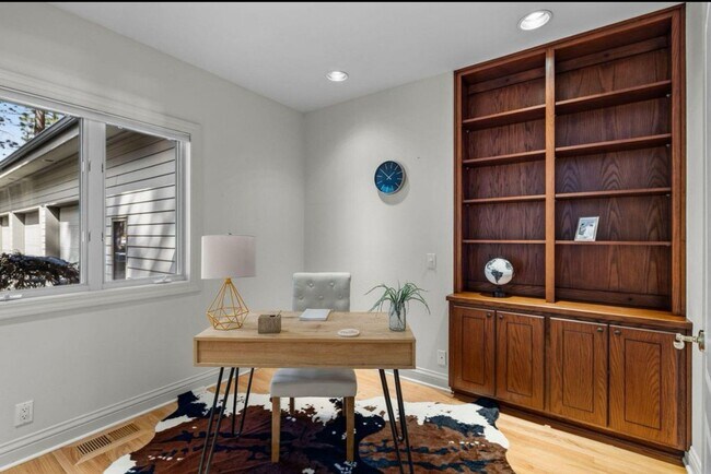 Building Photo - Gorgeous Single Level Luxury Home with 3-C...