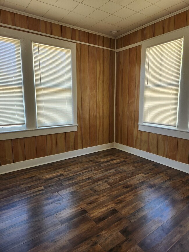 Building Photo - 4305 Byron Ave