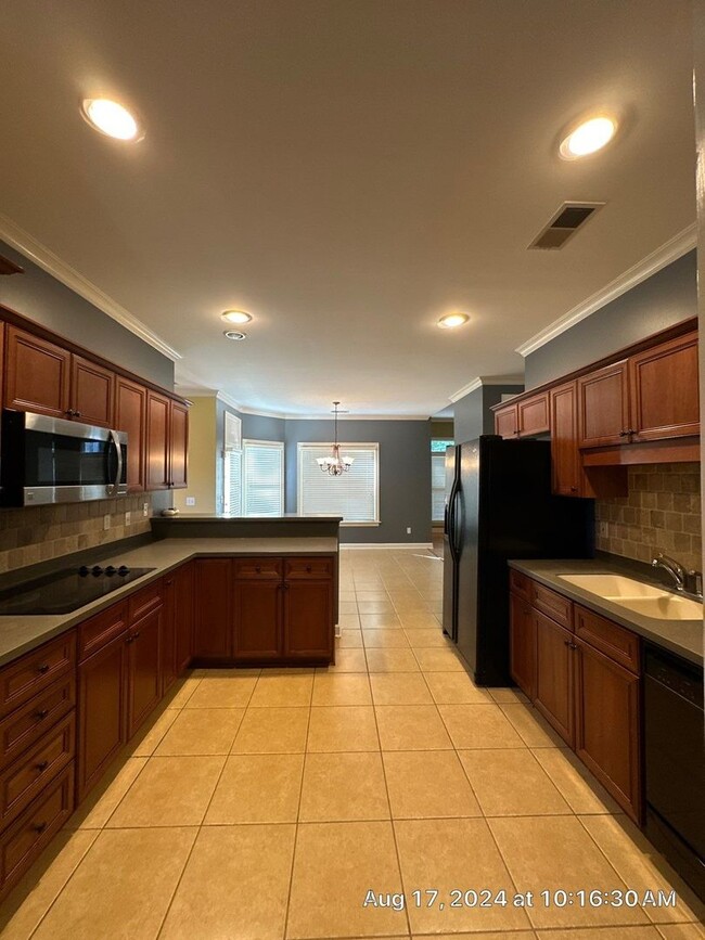 Building Photo - 10135 Ridgewood Oak Dr
