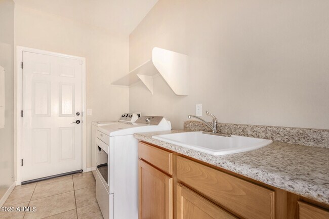 Building Photo - 3751 E Palo Verde St