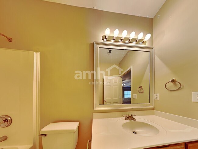 Building Photo - 1905 Ascot Terrace NW