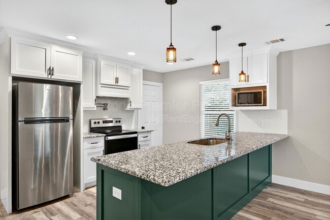 Building Photo - 1022 Rice St