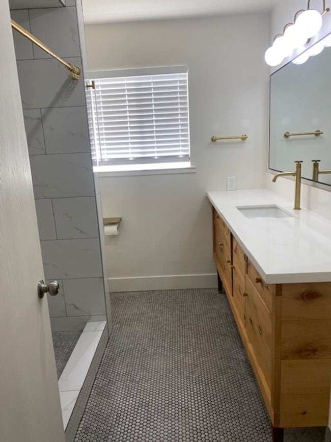 Building Photo - 2BR/2BA Duplex for rent!!!