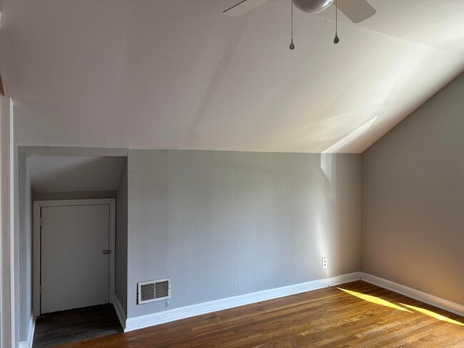 Building Photo - 635 Longview Dr