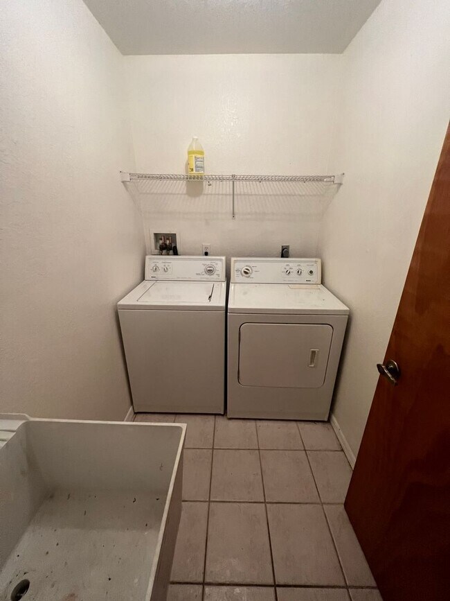 Building Photo - $1,696 - Annual Rental * 3 Bed / 2 Bath * Single Family House - Port Charlotte - Available 4/15/26