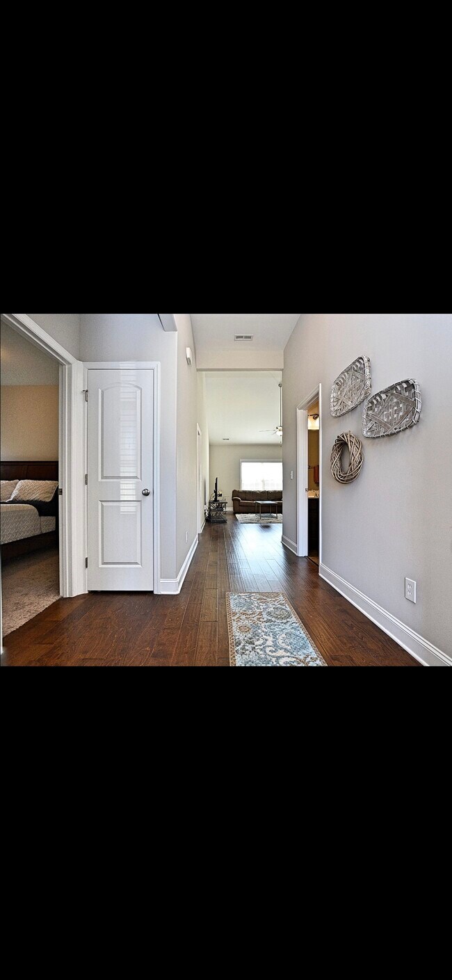 Building Photo - 605 Summerdawn Pl