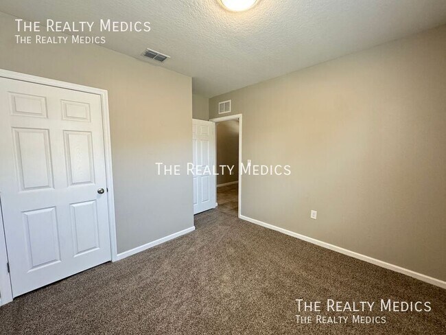 Building Photo - 1028 Salina St SE