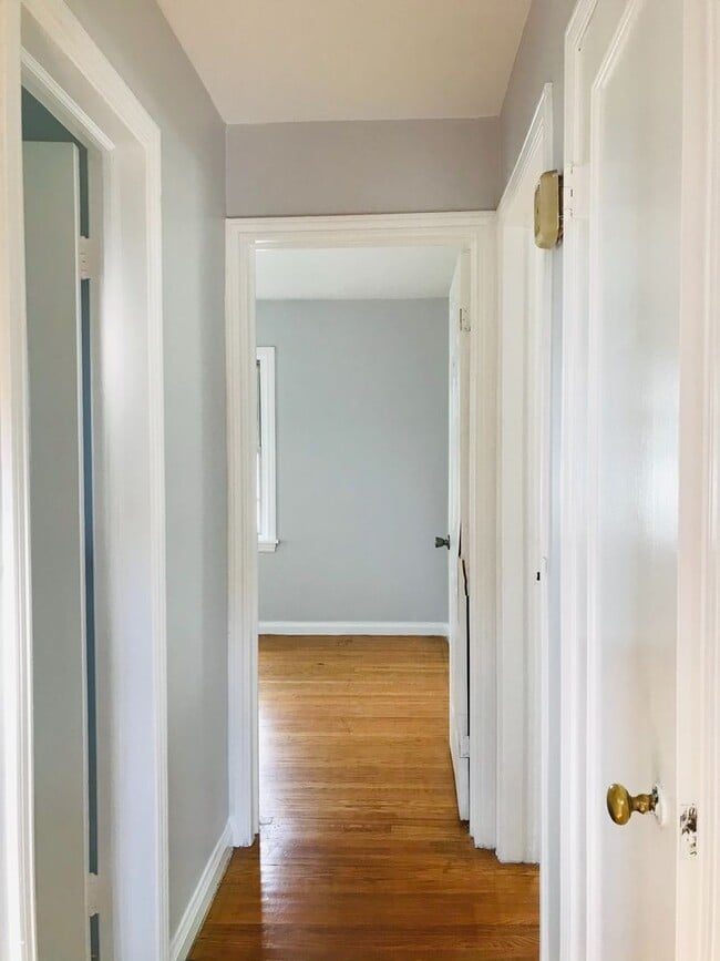 Building Photo - HOUSE CLOSE TO EVRYTHING YOU NEED.THIS HOME IS A MUST SEE!!!