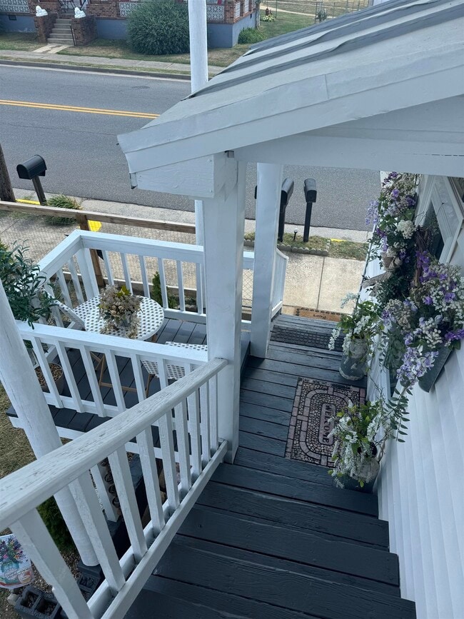 Building Photo - 361 E Main St