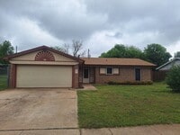 Building Photo - 3BR/2BA Home with Private Yard in Crowley