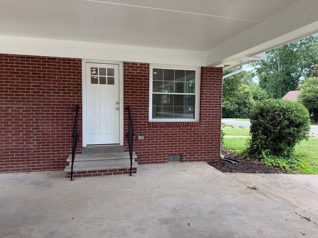 Building Photo - Exclusively Offered by Muse Realty Rentals, LLC