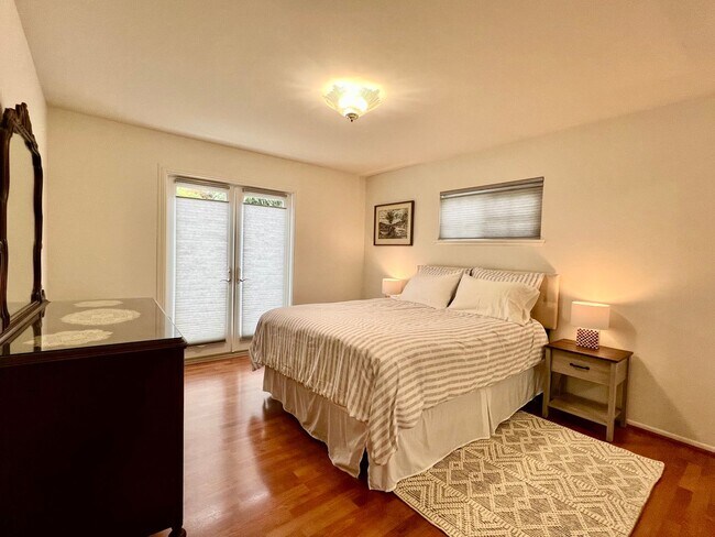 Building Photo - Beautifully Furnishee 2 bedroom, 2 bathroom Home