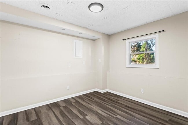 Building Photo - 658 Hunt Station Dr