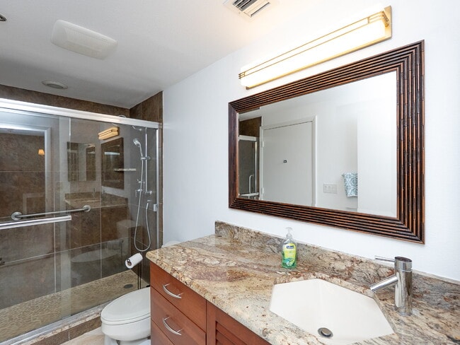 Building Photo - One of Longboat Key’s premier waterfront c...