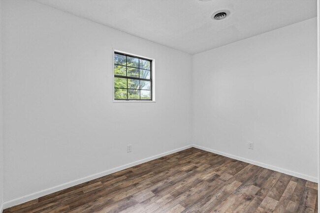 Building Photo - 2205 Island Blvd