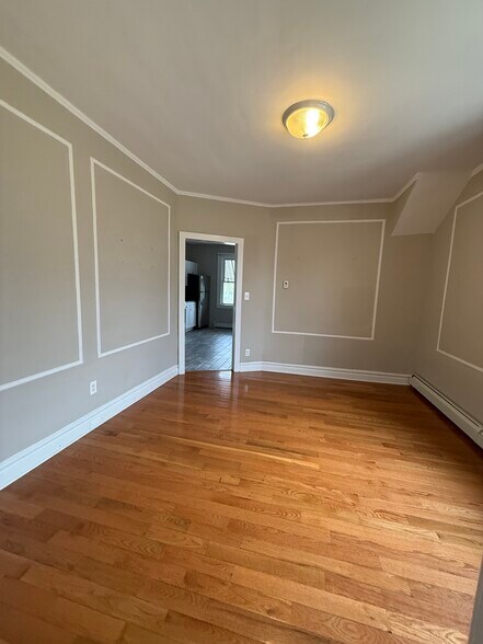 Building Photo - 433 Abington Ave