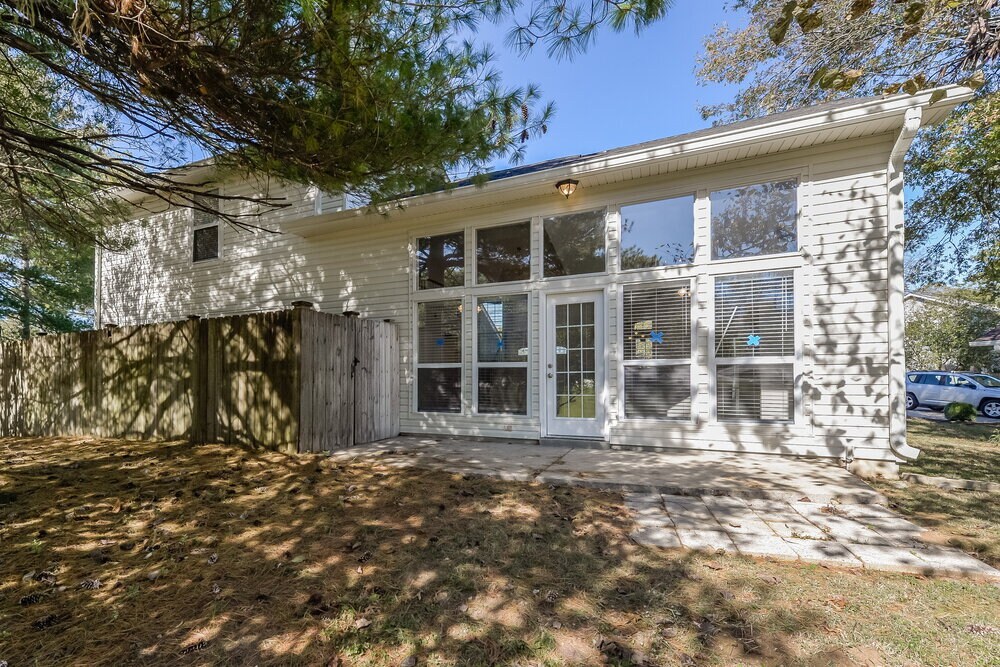 Building Photo - 102 Summerwood Ct