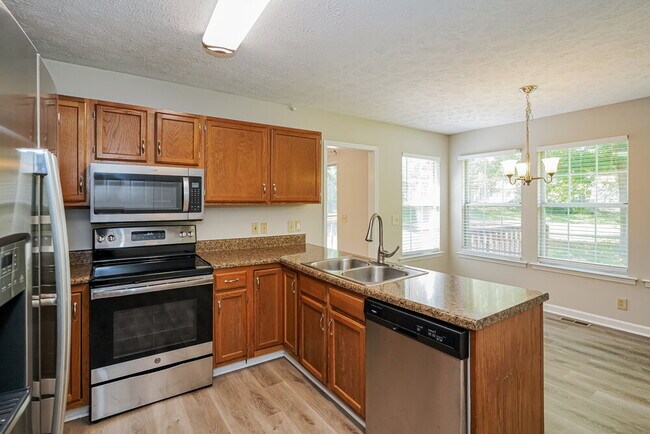 Building Photo - 1005 Waters Edge Cir