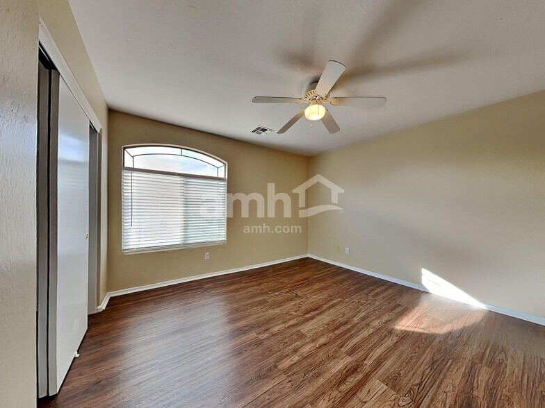 Building Photo - 1843 S 105th Dr