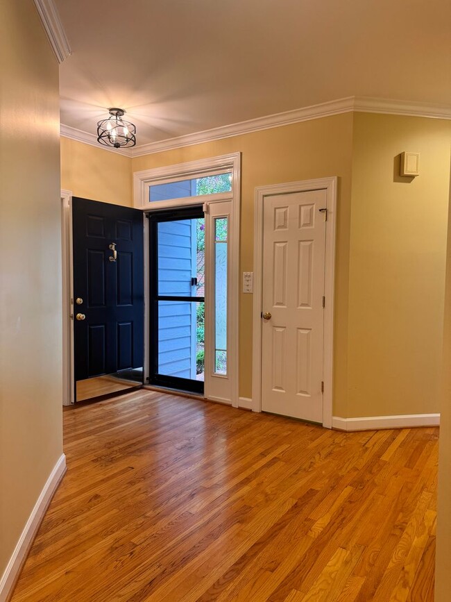 Building Photo - Gorgeous One Level Home in Chapel Hill