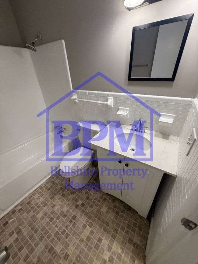 Building Photo - Budget-Friendly 2 Bed, 1 Bath Apartment – ...