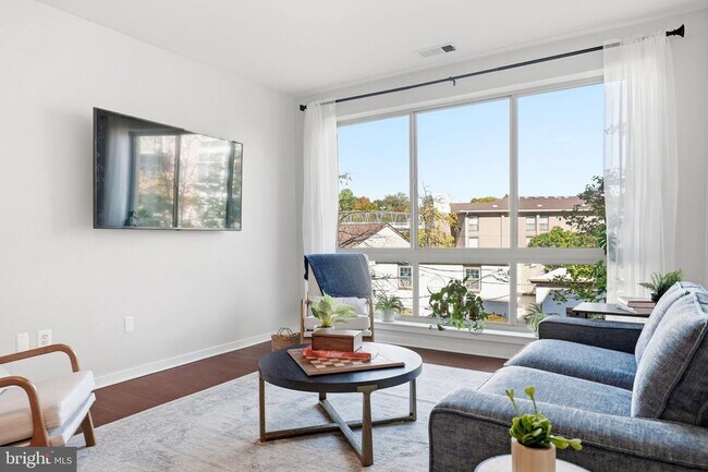 Building Photo - 2200 N Westmoreland St