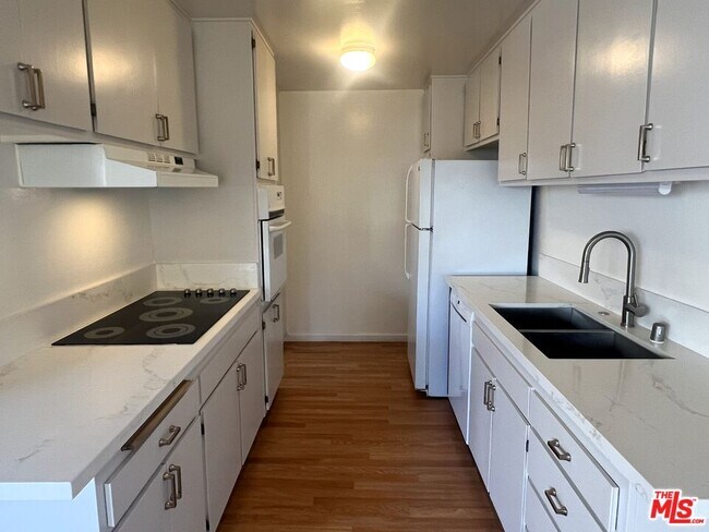 Building Photo - 6000 Canterbury Dr