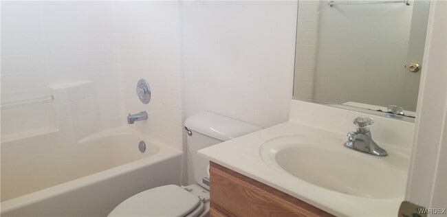 Building Photo - 870 Florence Ave