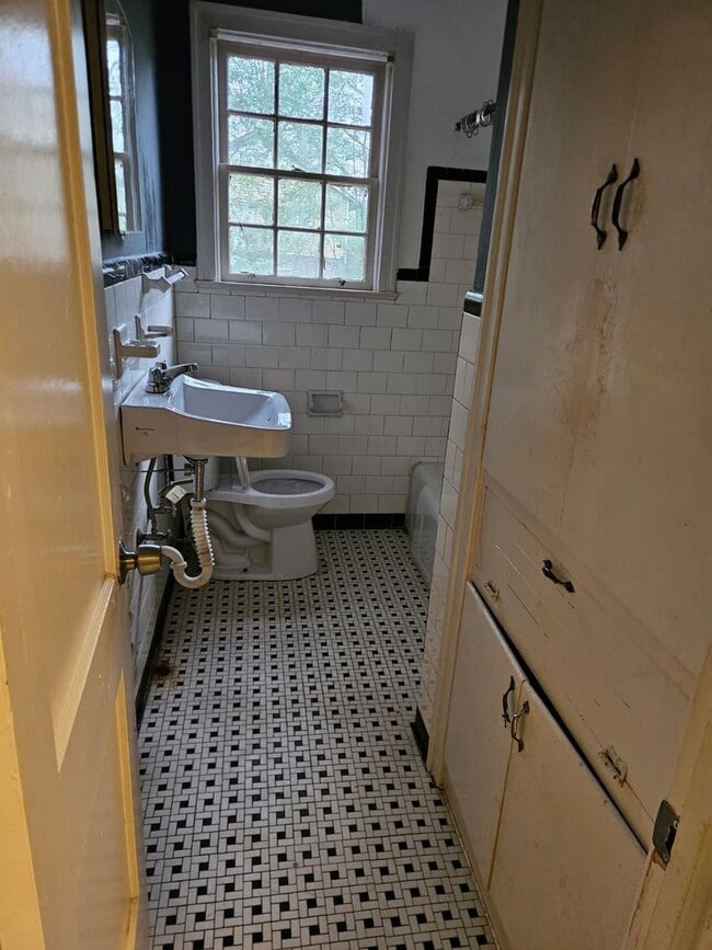 Building Photo - 2216/8 Palmetto St.