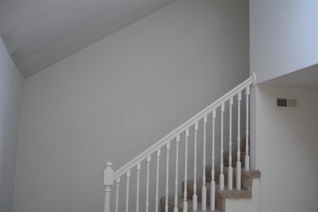 Building Photo - 4518 Waterloo Dr