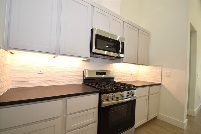 Building Photo - 401 Azurite Rd