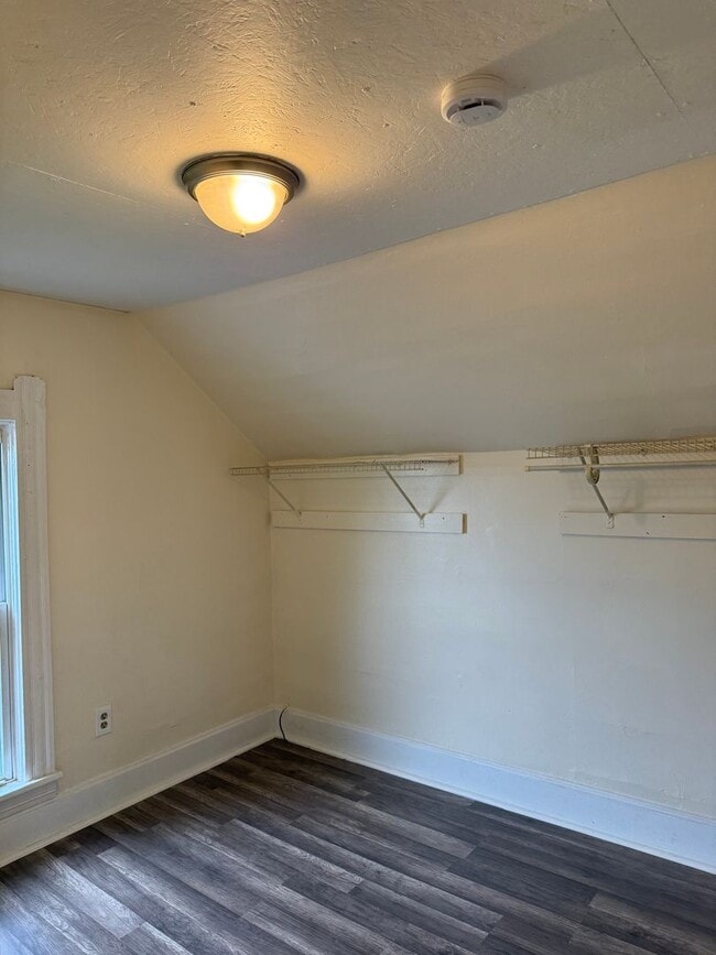 Building Photo - Section 8 Accepted! 4br 2ba Home