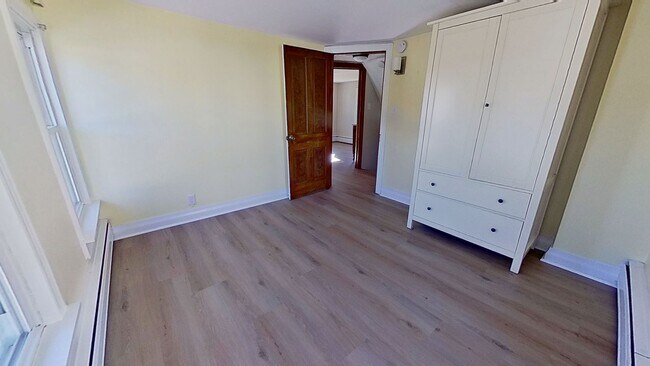 Building Photo - Beautifully Styled Colonial Home with Upgrades!