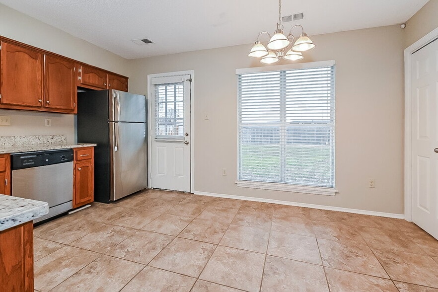 Building Photo - 4210 Brighton Dr