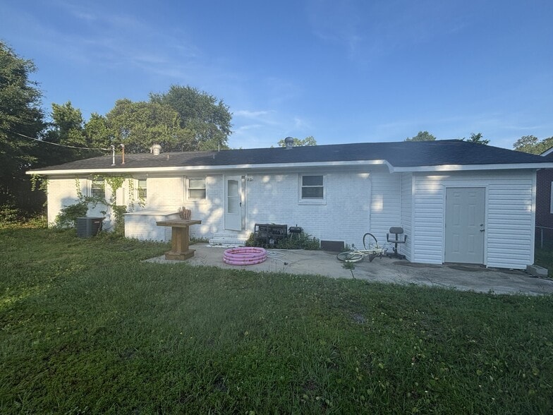 Building Photo - 222 Wood Dale Dr