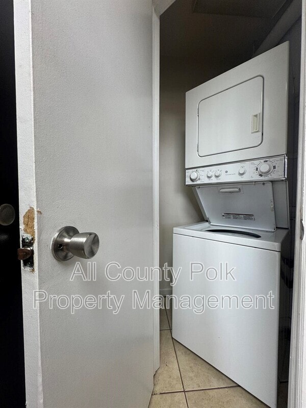 Building Photo - 1920 E Edgewood Dr