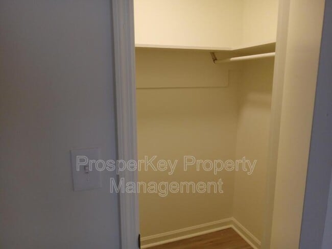 Building Photo - 1100 43rd Ct