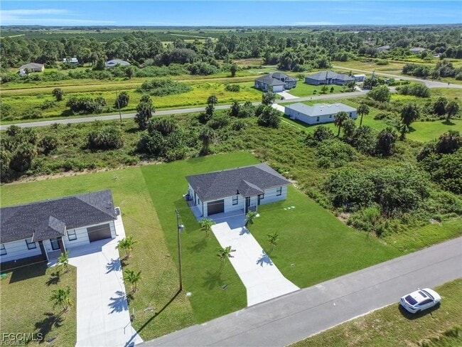 Building Photo - 711 Roma Ave S