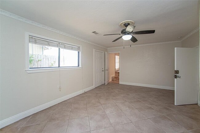 Building Photo - 6905 Palestine St