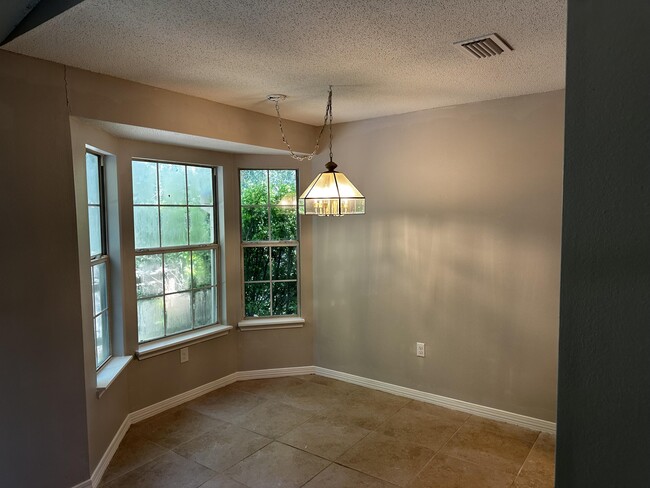 Building Photo - 2987 Windsor Cir