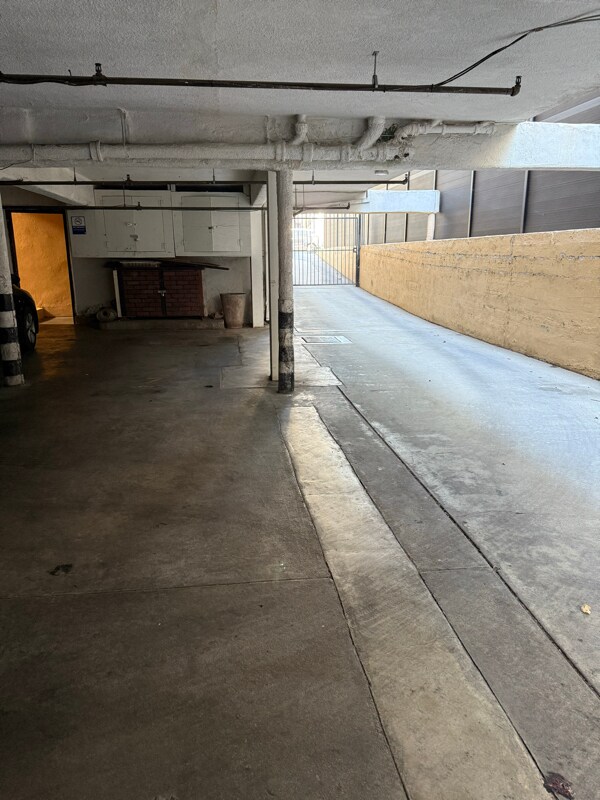 Building Photo - 1231 N Formosa Ave