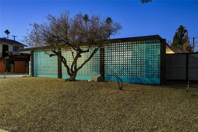 Building Photo - 1558 Aztec Way