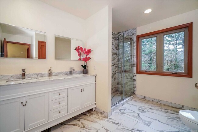 Building Photo - 242 Store Hill Rd